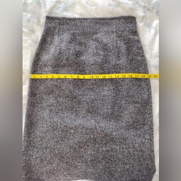MaxMara women's high waisted wool blend pencil skirt. EUC. Size 10 (US). - Picture 7 of 12